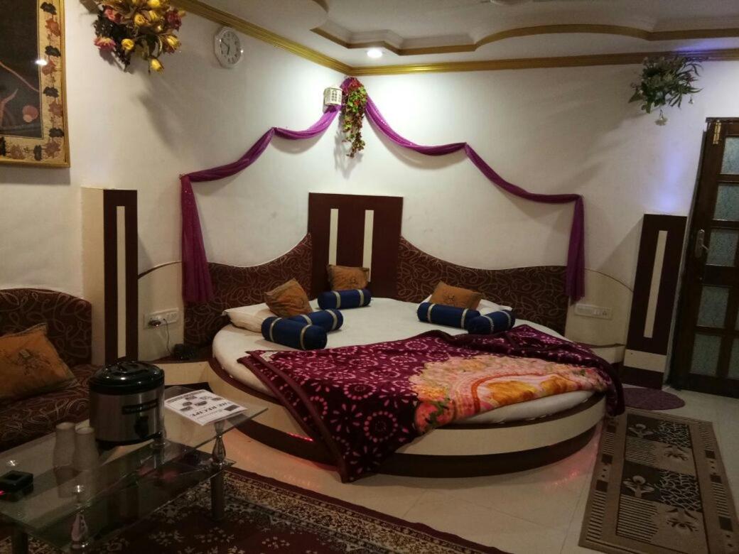 Hotel Prateek Pachmarhi Luaran gambar