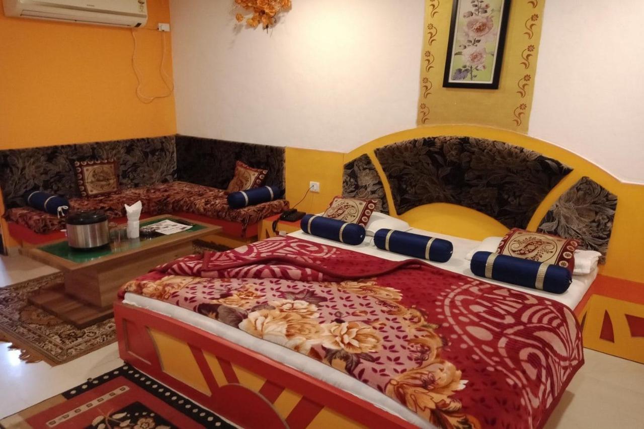 Hotel Prateek Pachmarhi Luaran gambar